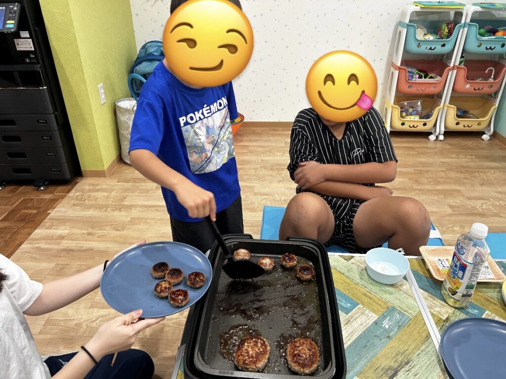 🔥ハンバーグづくりに挑戦🔥