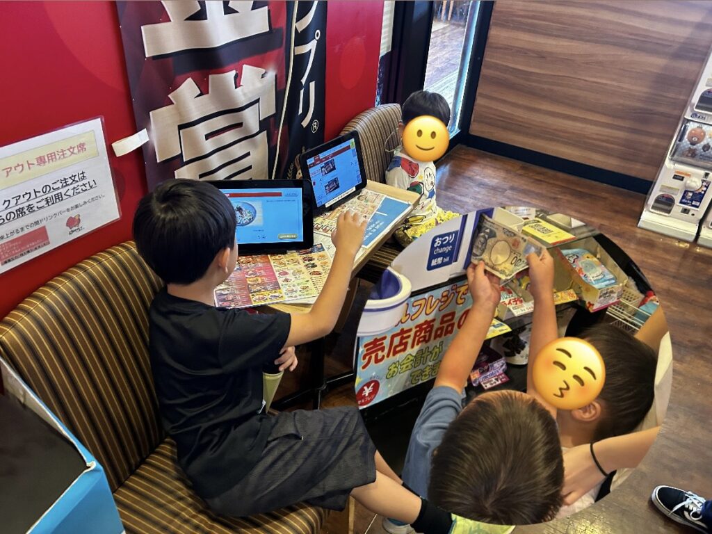 みんなでガストへテイクアウト🥡